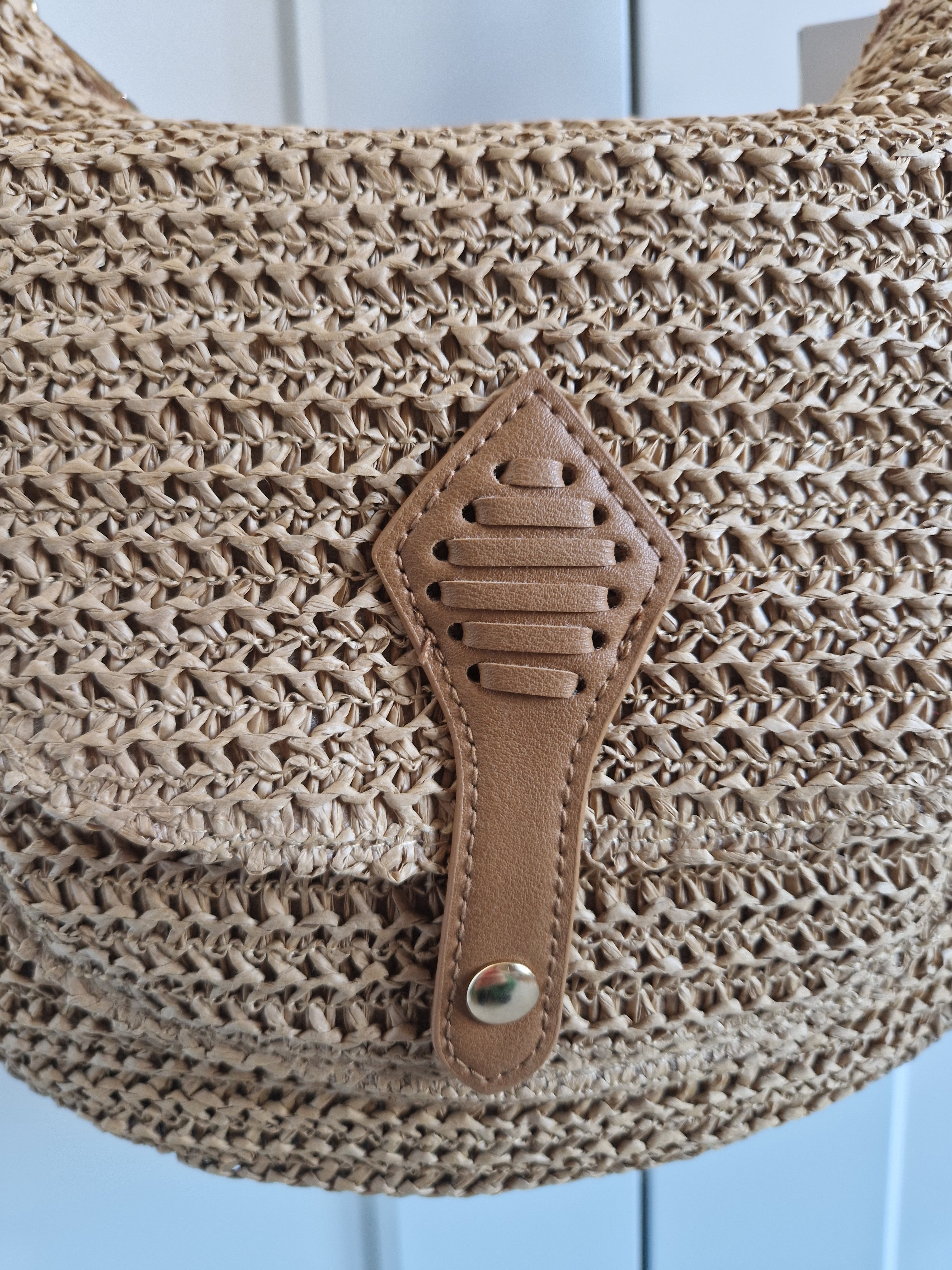 Sac bandoulière raphia foncé